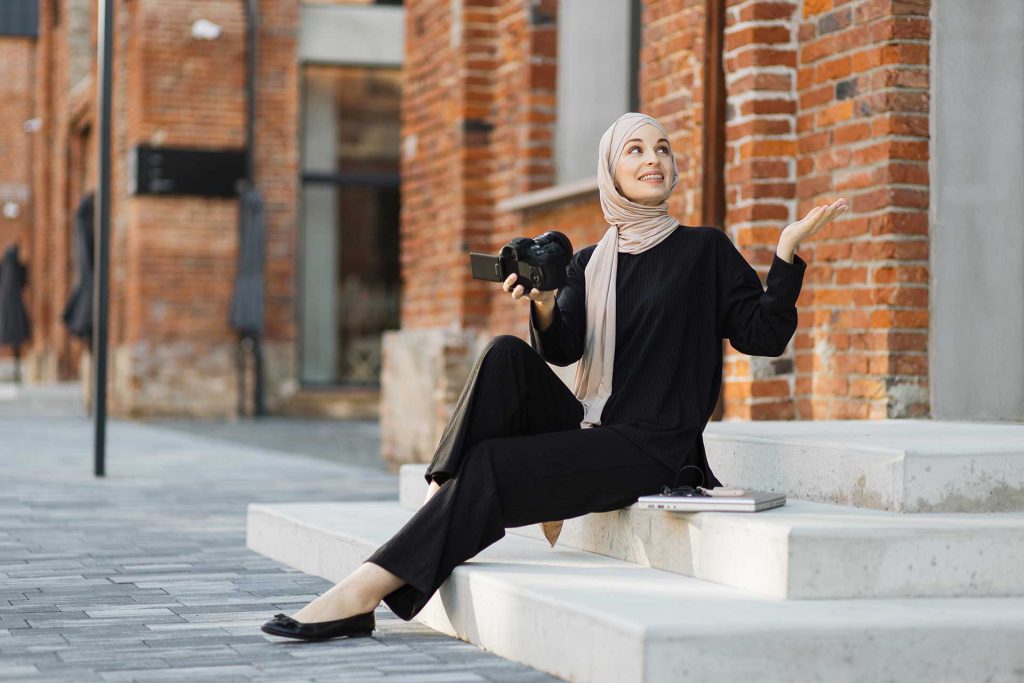 slide-muslim-woman-use-camera-and-taking-selfie-picture-min